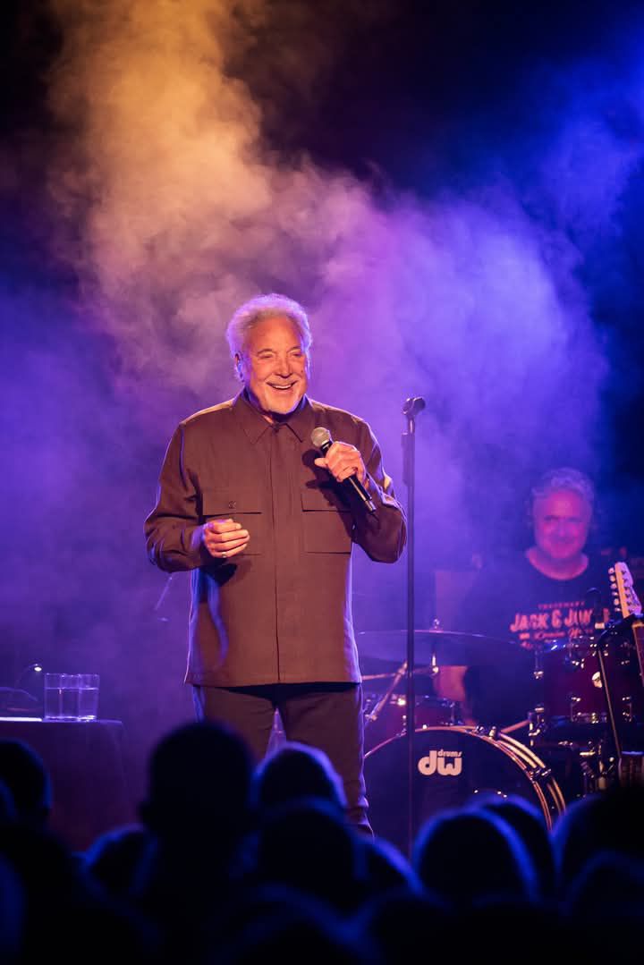 TOM JONES